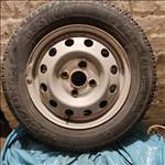  13" használt lemezfelni, rajta 155/70 újszerű Rosava nyári gumi gumi 