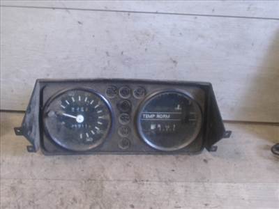 TRABANT 1,1 Kilóméteróra