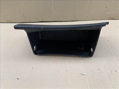 Hyundai i30 kesztyűtartó
