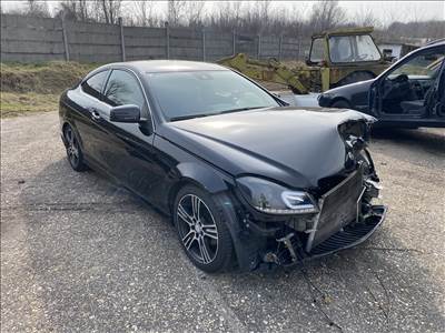 Mercedes C 180 (W204) bontott alkatrészei