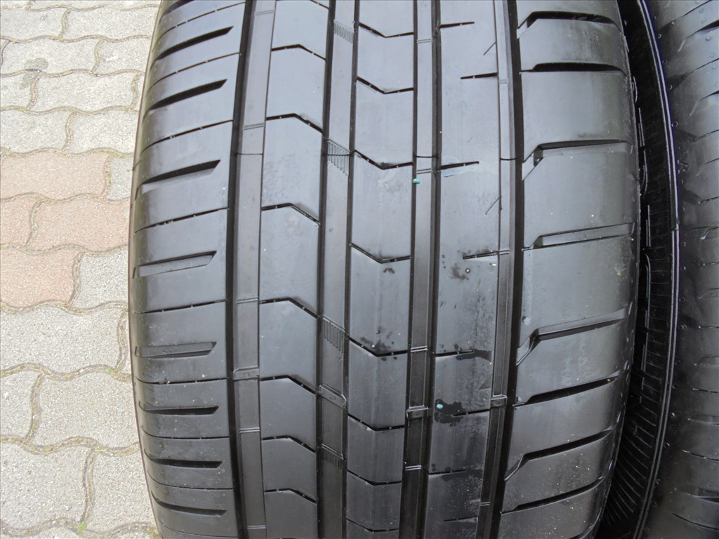 Újszerű 245/50 R19"Vredestein nyári gumi eladó 2. kép