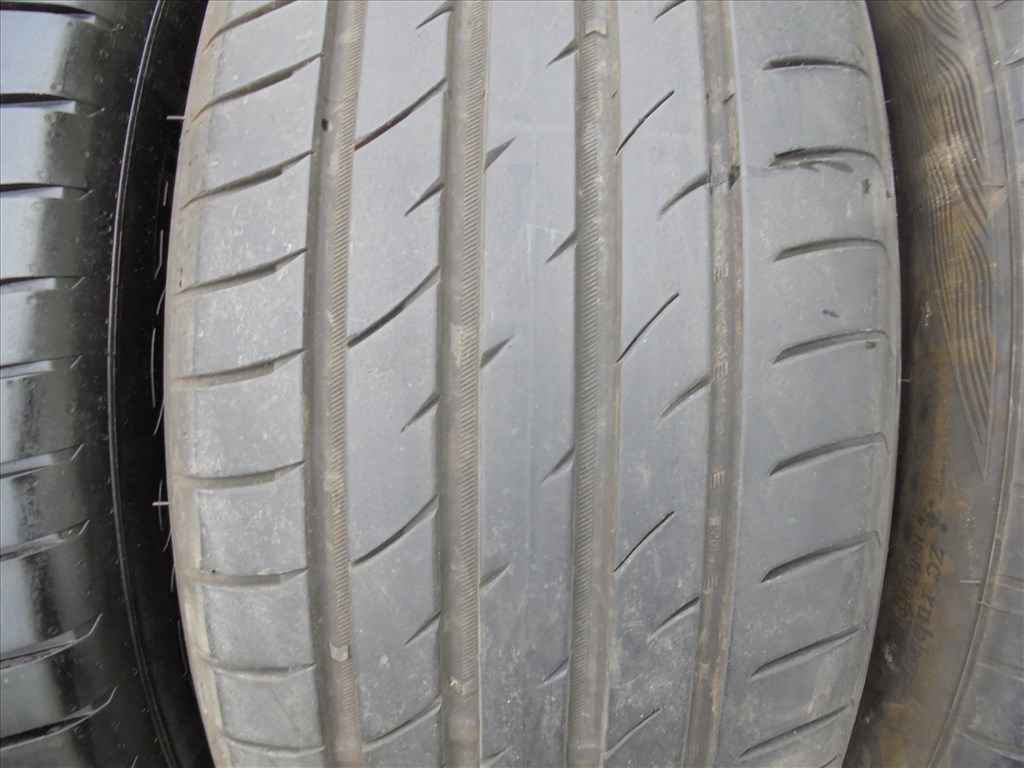 Újszerű 245/50 R19"Vredestein nyári gumi eladó 3. kép