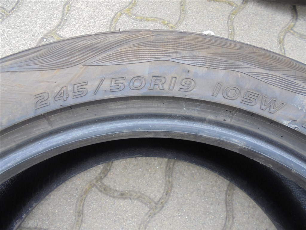 Újszerű 245/50 R19"Vredestein nyári gumi eladó 5. kép