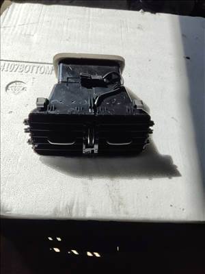 Audi Q5 (80A) Hátsó szellőző rács  80a819203