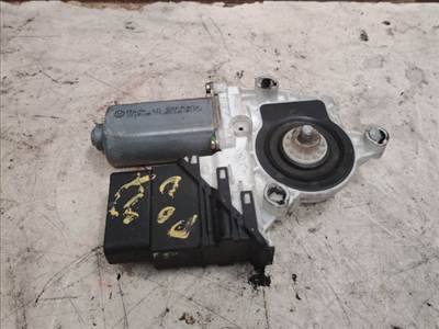 Volkswagen Golf IV Jobb hátsó Ablakemelő Motor *151725* 101388100