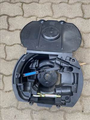 Seat Cordoba II 6Q0012115F Pótkerék Szerszámtartó