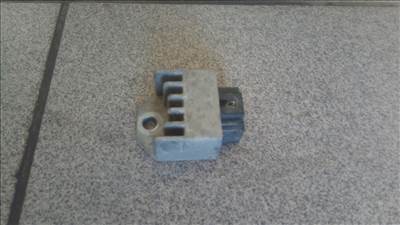 Honda X8R feszültségszabályzó 