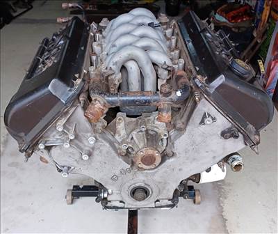 Ford 4.6L V8 motor eladó !