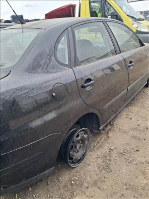 Seat Cordoba II bontott alkatrészei