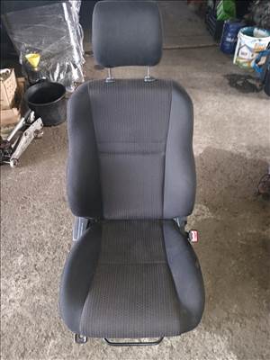 Toyota Corolla (E120/E130) Jobb első ülés (kombiból)