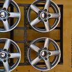 Kia Sorento (2/2-2402)(HA3653211)(JF)Festett 16" 5x139,7 alufelni 