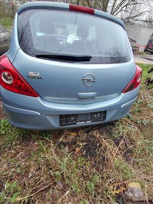 Opel Corsa D Komlett hátúlja egyben eladó. 