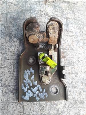 Suzuki Swift III 1998 sedan csomagtér ajtó alsó zár 