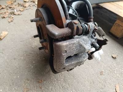 Toyota Auris (E150) Bal hátsó Féknyereg Munkahengerrel