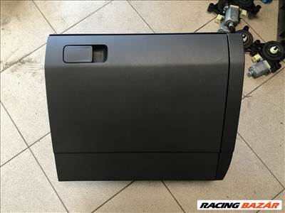 Volkswagen Tiguan II kesztyűtartó 