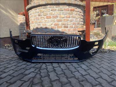 Volvo XC60 első lökhárító sérült 2023