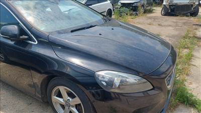Volvo v40 gyári,bontott alkatrészek,karosszéria.