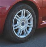  Eladó 16" használt  Fiat (gyári alufelni) szett, rajta 205/55 Goodyear nyári gumi