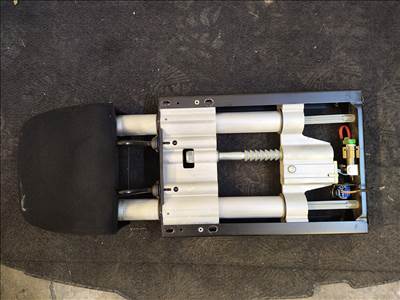 Peugeot 307 CC bal hátsó fejtámla  9643468680