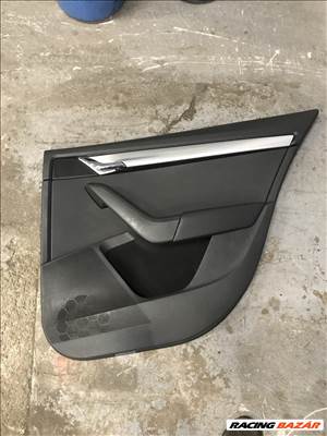 Skoda Octavia III kombi jobb hátsó ajtókárpit