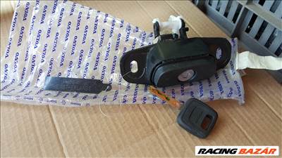 Volvo 30899812 S40 V40 csomagtér ajtó alsó zár 