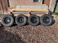  Jeep YJ/TJ/XJ/ZJ/ZG 5x114.3 7x15" használt lemezfelni, rajta 235/70 kopott téli gumi gumi 