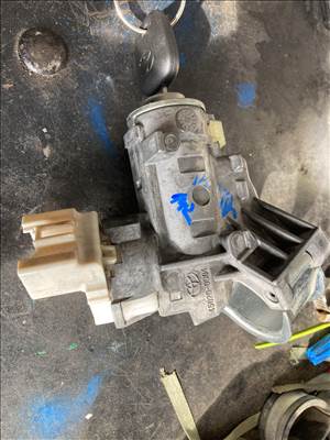 Toyota Yaris (XP130/XP150) Yaris 3 benzines gyújtás kapcsoló  450200d04