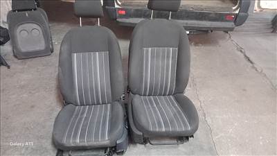 Ford Focus II MK2 2 Eladó gyári, bontott 4-5 ajtós és kombi ülés szett. 
