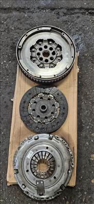 Eladó bontott Renault 1.6 CDTI. 121 le ketöstömegü