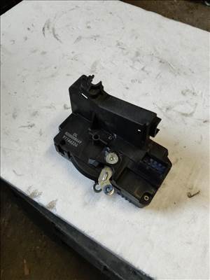 Renault Trafic II Bal hátsó csomagtérajtó zár 8200008469