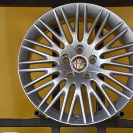Alfa Romeo Giulietta (6/4-2509)(HA3751897)Porfestett 17" 5x110 alufelni 