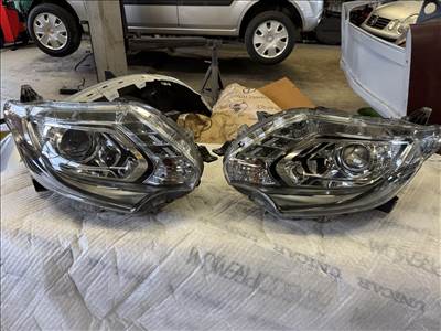 Mitsubishi L200 V Bal Jobb első fényszóró  8301d158