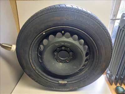  Mercedes gyári pótkerék 5x112, 16" lemezfelni, rajta 215/55 használt Continental nyári gumi 
