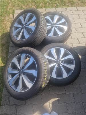  KIA 16" újszerű (gyári felni) alufelni, rajta 195/55 használt Michelin nyári gumi