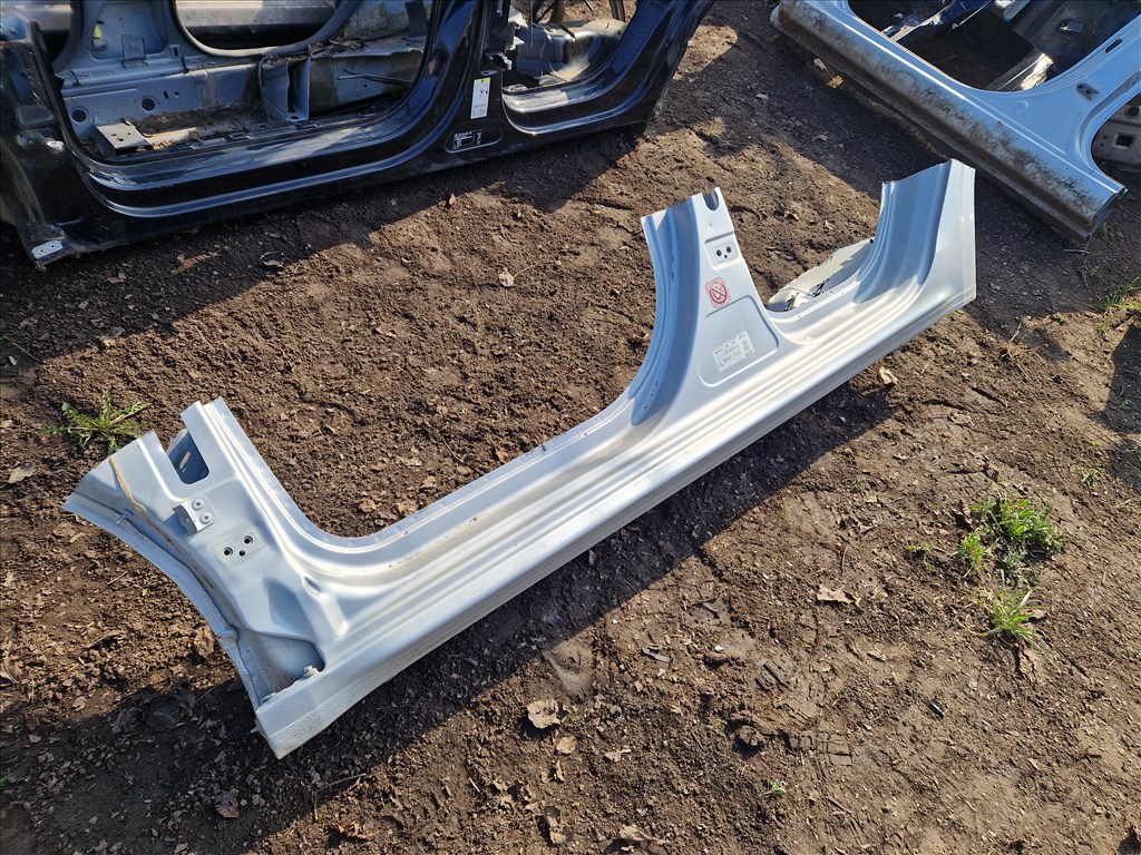 PEUGEOT 208 bal küszöb  2. kép