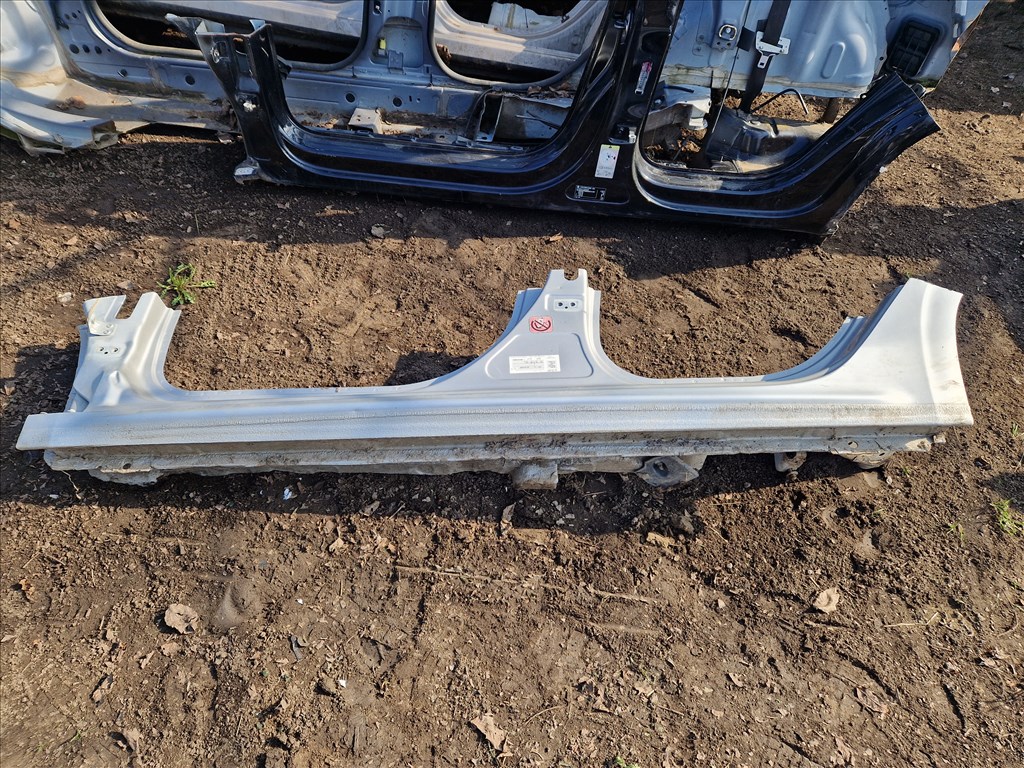 PEUGEOT 208 bal küszöb  4. kép