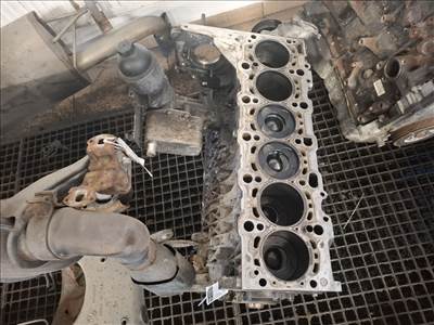 BMW X6 xDrive 30d - Fűzött blokk  21037108 306d3