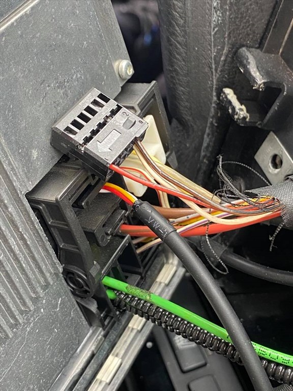 Bmw E60/E61 E63/E64 AUX bluethoot modul/adapter 3. kép