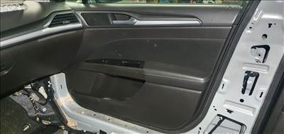 Ford Mondeo mk5 jobb első ajtókárpit 