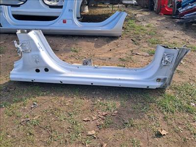 Dacia Duster I Jobb küszöb 