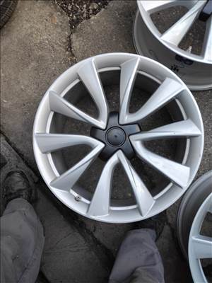 19" 5x114,3 Tesla gyári alufelni tpms szenzorral 330eft/4db