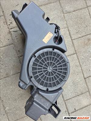 Mercedes E-osztály W212 212 E osztály harman kardon mélyláda  a2128200202