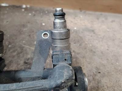 Peugeot 306 Porlasztó (1 db) *149204*