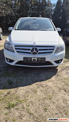 Mercedes B 180 bontott alkatrészei