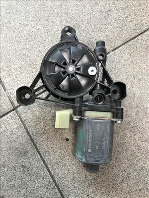 Skoda Octavia III jobb első ablakemelő motor 5Q0959902B