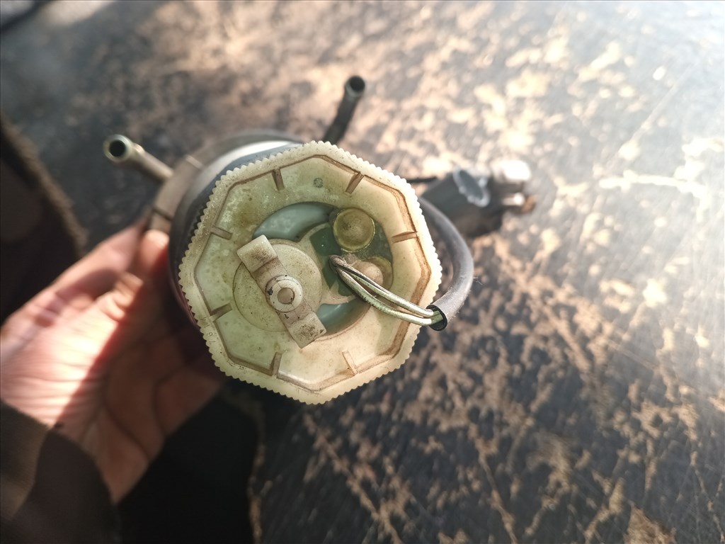 Mazda 5 (CR) 2.0 MZR-CD gázolajszűrő ház  3. kép