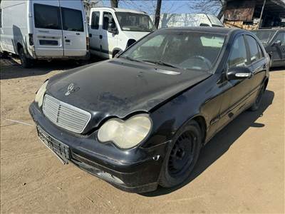 Mercedes C 220 (W203) bontott alkatrészei