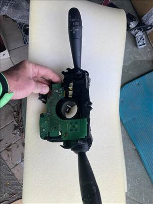 Peugeot 5008 bajuszkapcsoló(96667319XT)