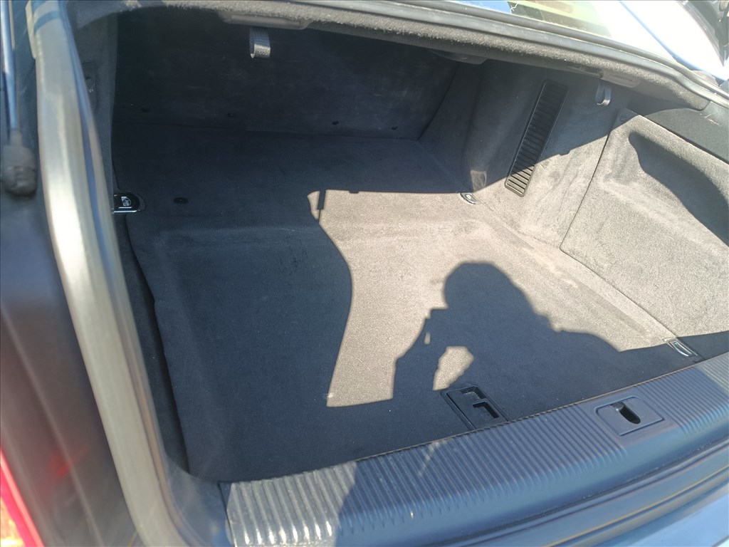 Audi A8 (D3 - 4E) (D3 - 4E) bontott alkatrészei 6. kép