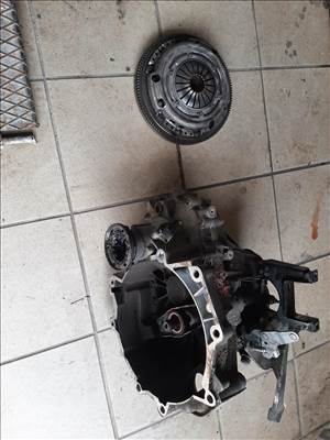  Vw Polo 1.2 benzines sebességváltó és jó állapotú kuplungszett eladó!
